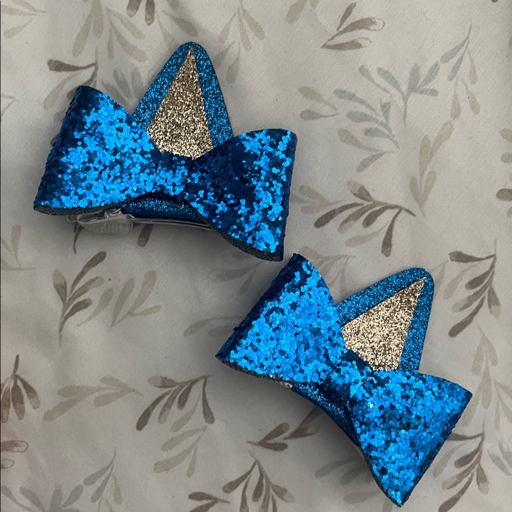 Blue and Orange Glitter Hair Bows (Bluey Theme)
Used once for birthday party